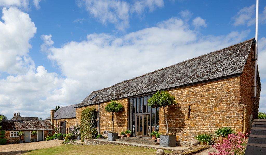 Property photo 2 of 20