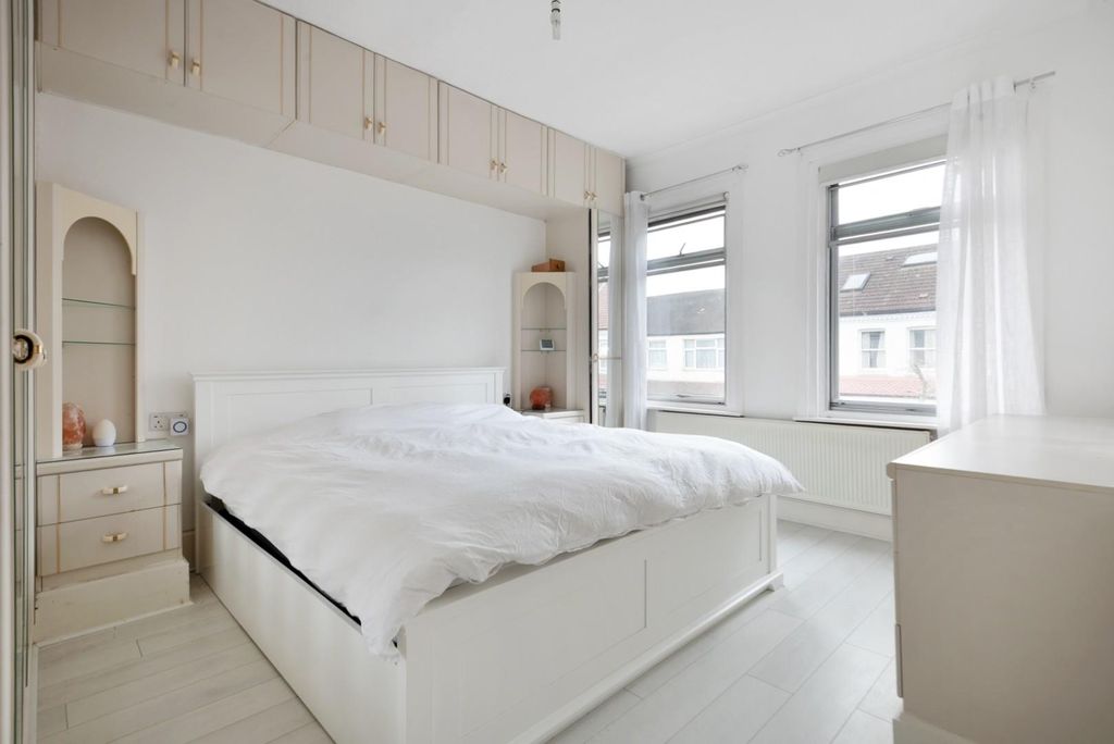 Property photo 3 of 12 Principal Bedroom.Jpg