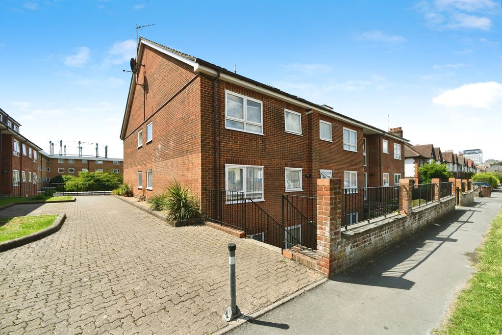 Property photo 1 of 17