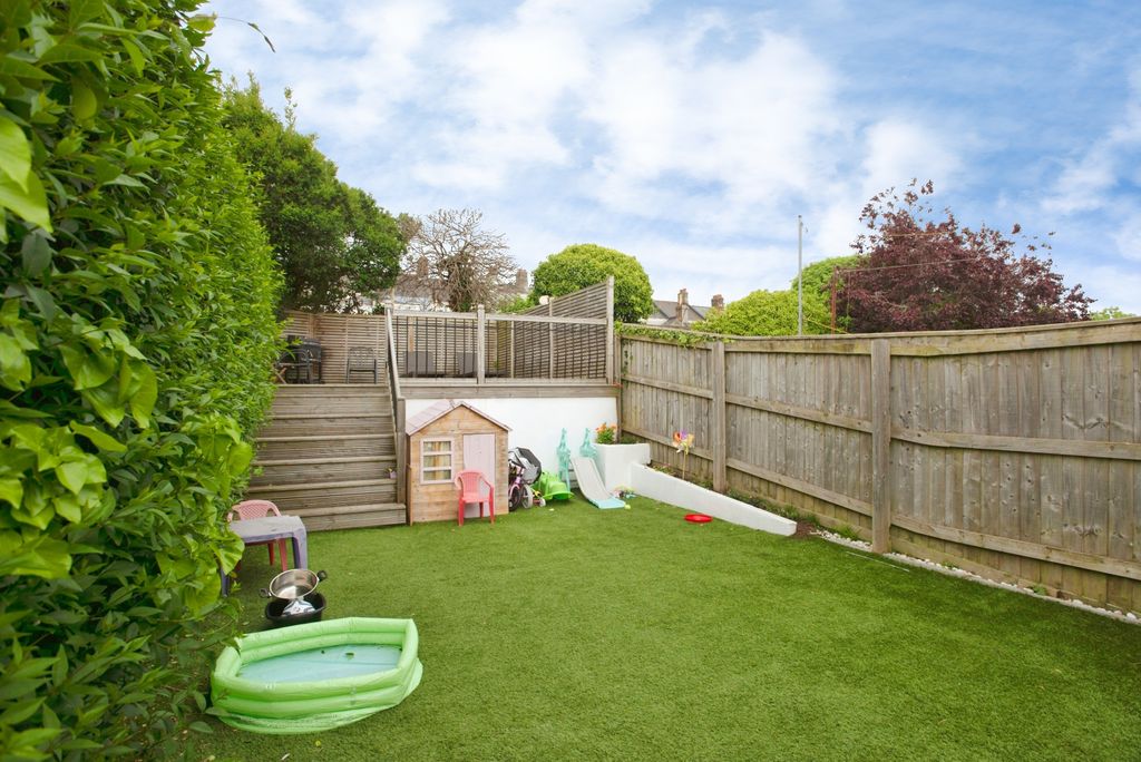 Property photo 2 of 14