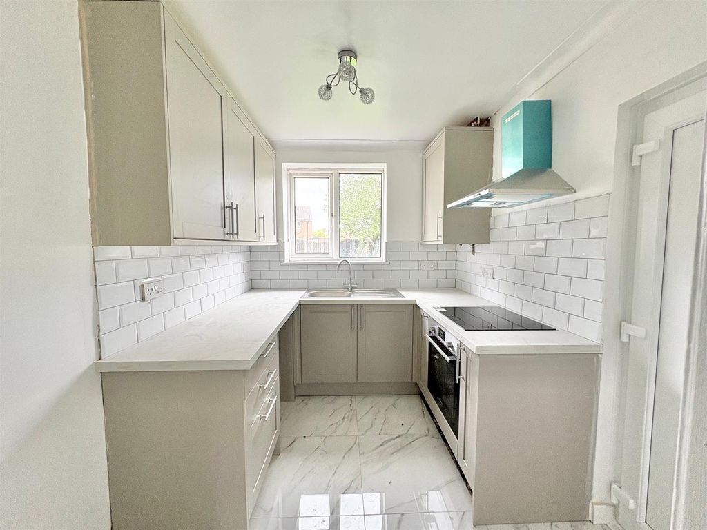 Property photo 3 of 10 Kitchen.Jpg
