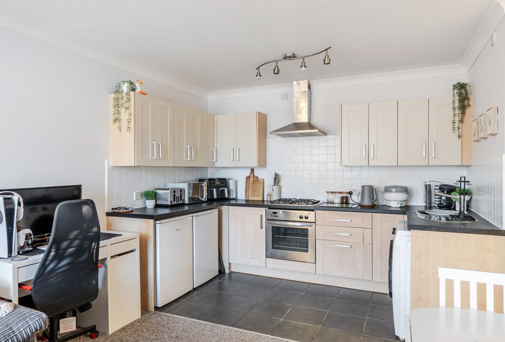 Property photo 3 of 17 1385622-6-692872d...