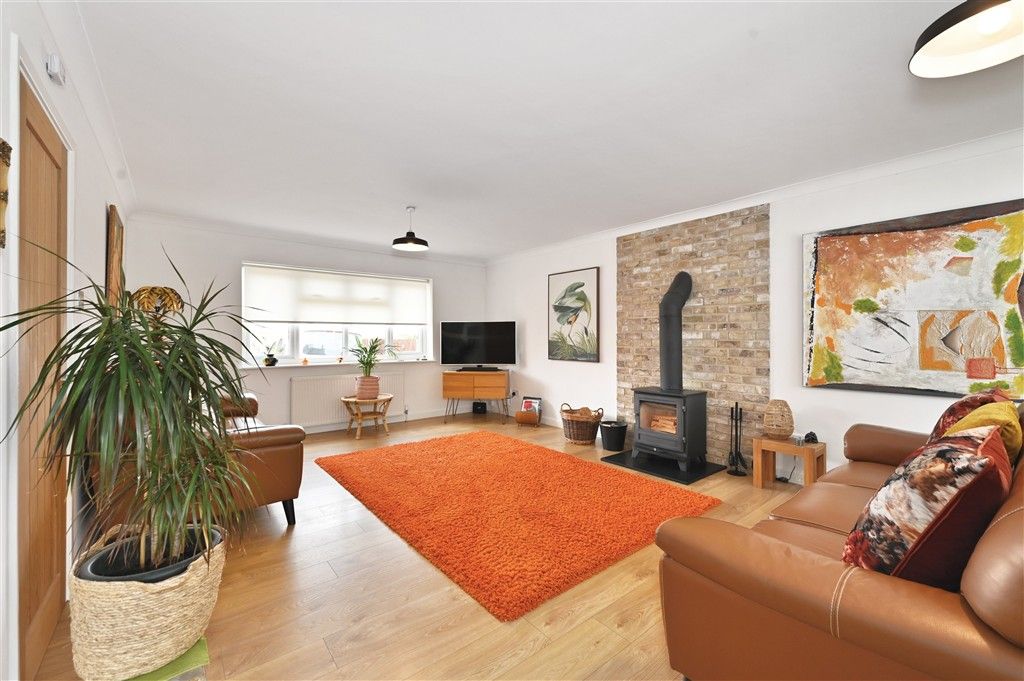 Property photo 3 of 21 Lounge