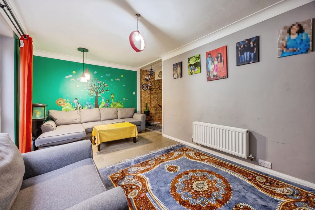 Property photo 2 of 17 Photo