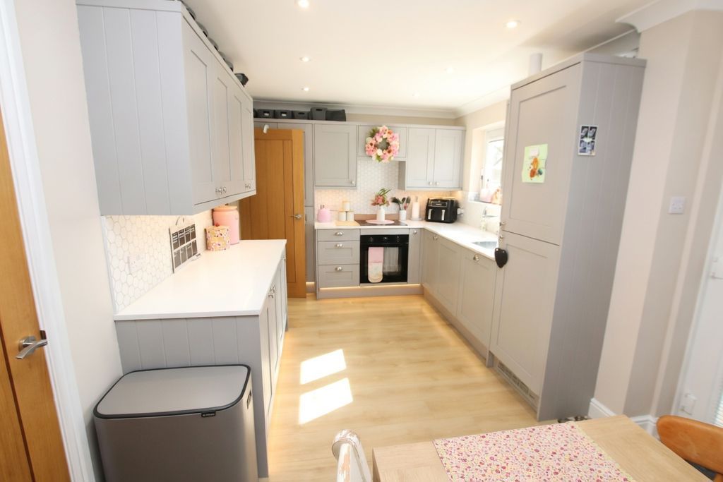 Property photo 3 of 15 Kitchen Diner Photo 1