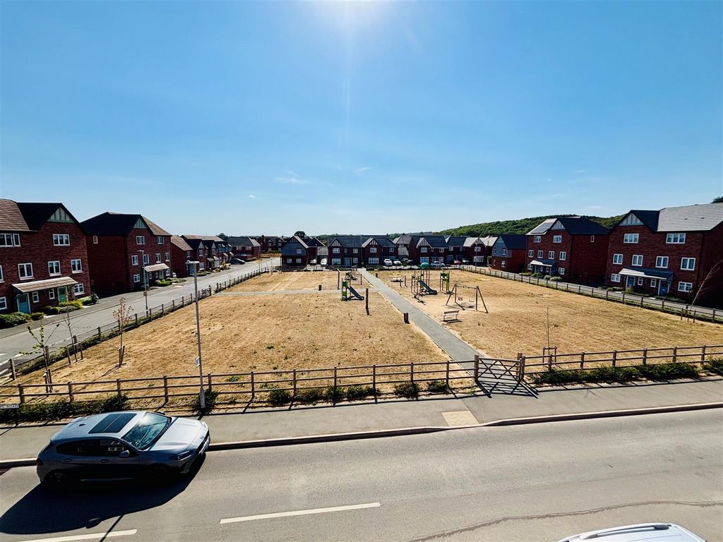 Property photo 2 of 18 16 Greenways.Jpg