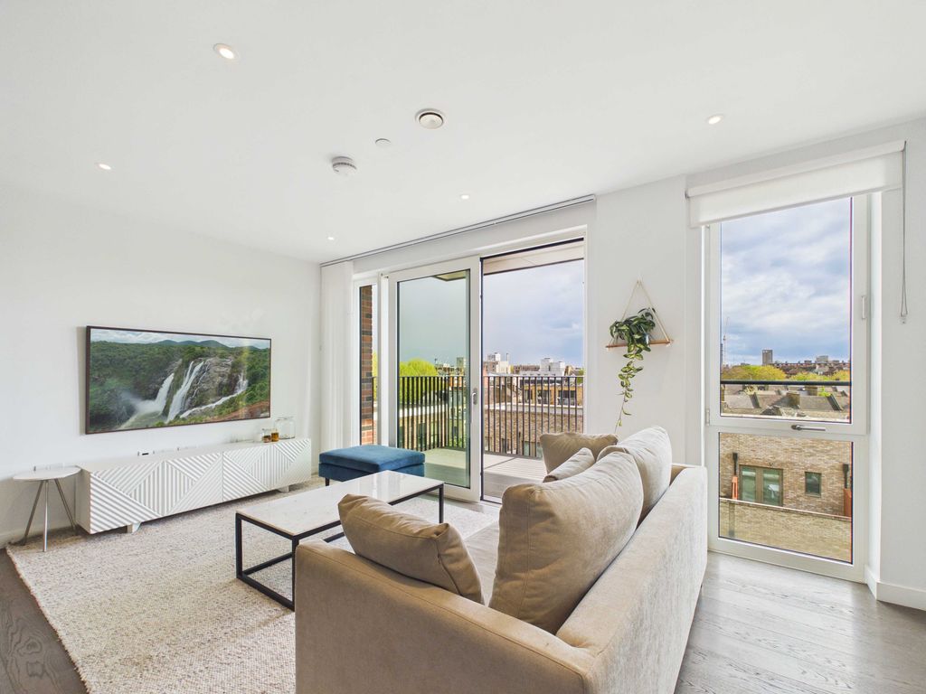 Property photo 3 of 20 Cam03741G0-Pr0163-Still007