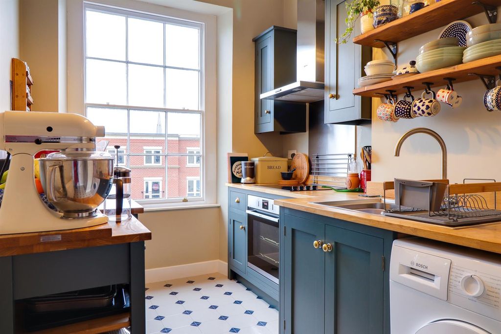 Property photo 2 of 9 Kitchen.Jpg