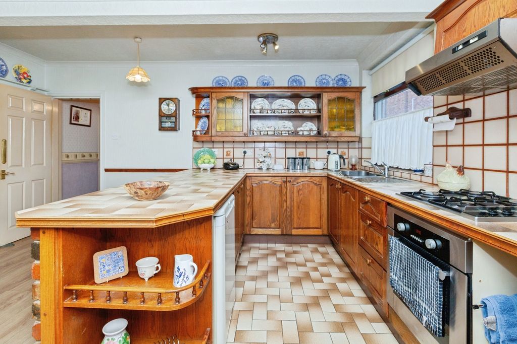 Property photo 3 of 15 Kitchen