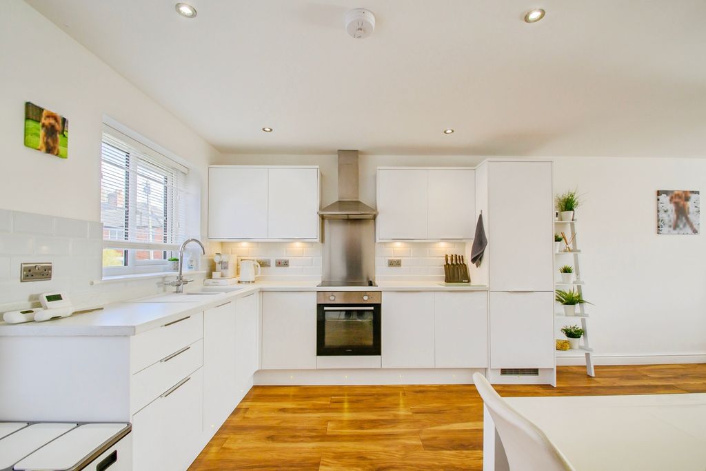 Property photo 2 of 17 Kitchen