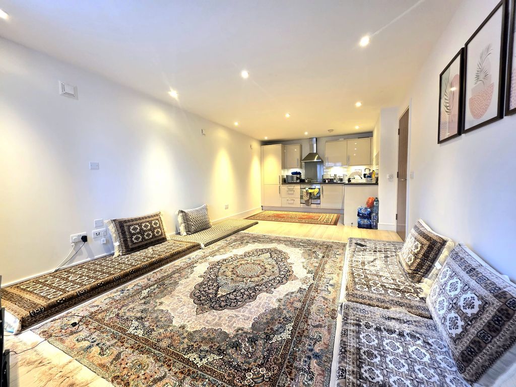 Property photo 2 of 8 6