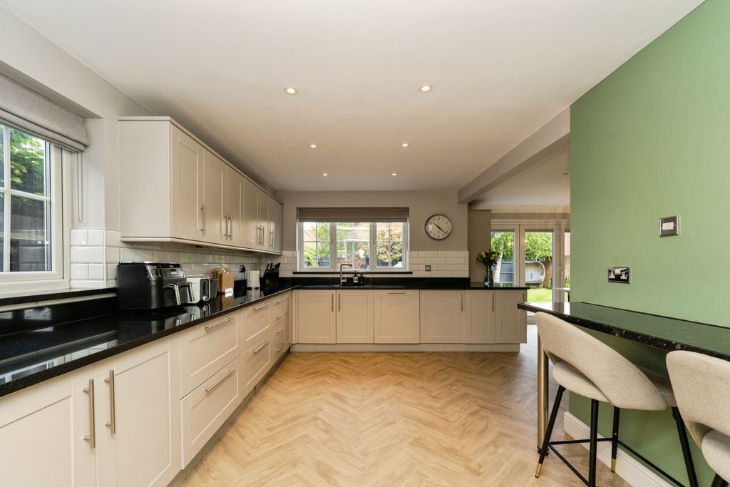 Property photo 3 of 18 Kitchen