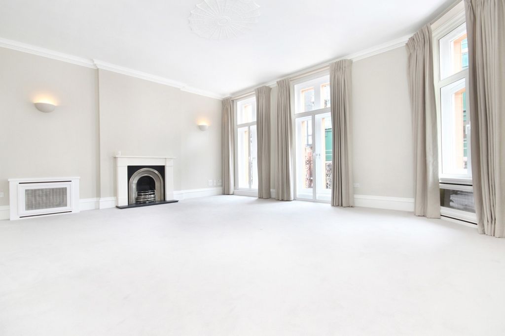 Property photo 3 of 8 Three Bedroom Her...