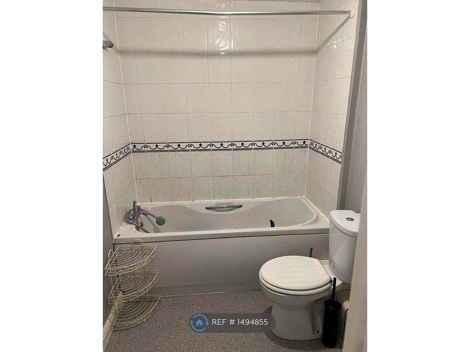 Property photo 3 of 7 Bathroom