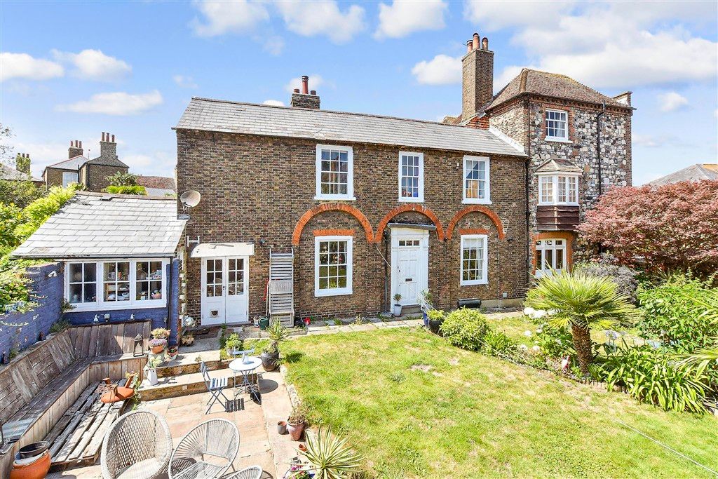 Property photo 2 of 17 Front External (Brochure)