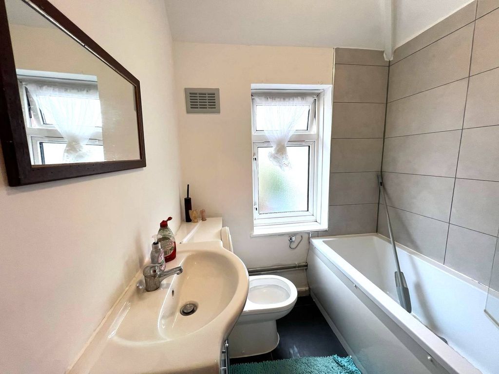 Property photo 2 of 8 Gallery