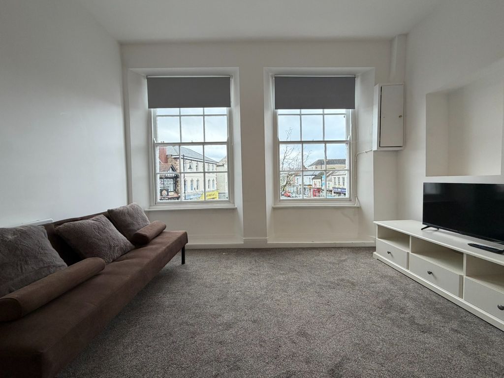 2 bed flat for sale2-3 The Square, Holsworthy, Devon EX22 photo 4