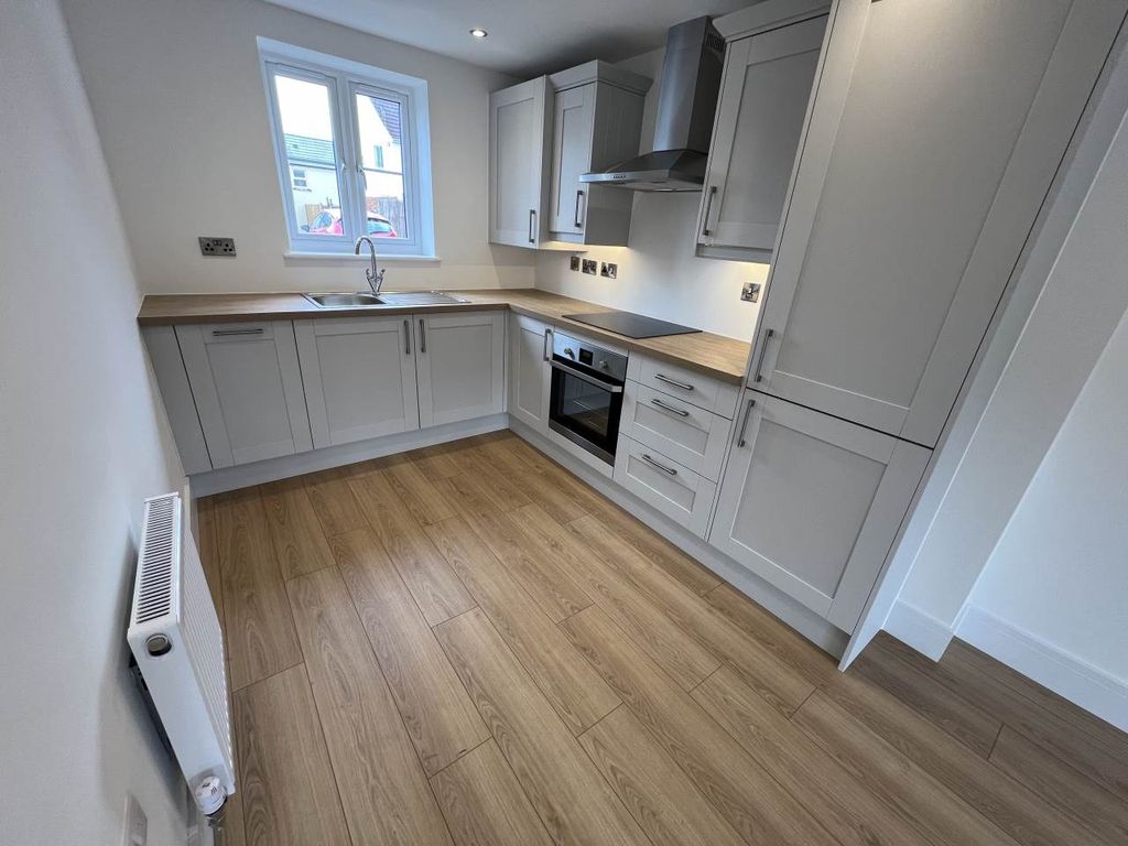 Property photo 2 of 11 Kitchen