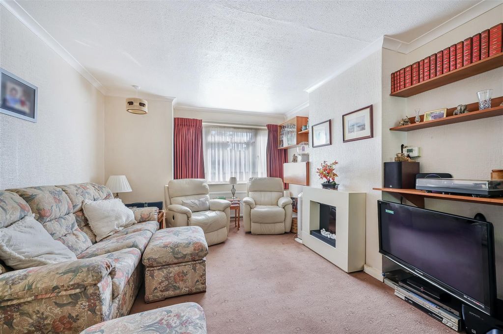 Property photo 2 of 13 Albert Road, 120-3.Jpg