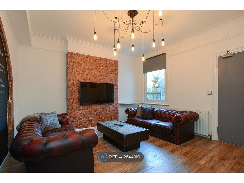 Property photo 3 of 16 Living Room