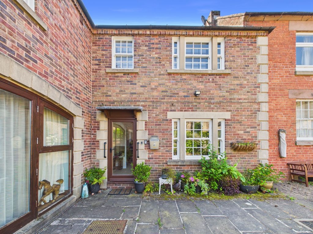 Property photo 1 of 11 Outside
