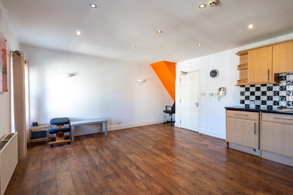Property photo 3 of 11 4561284