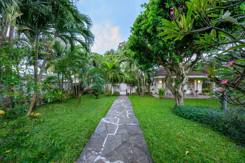 Property photo 2 of 35