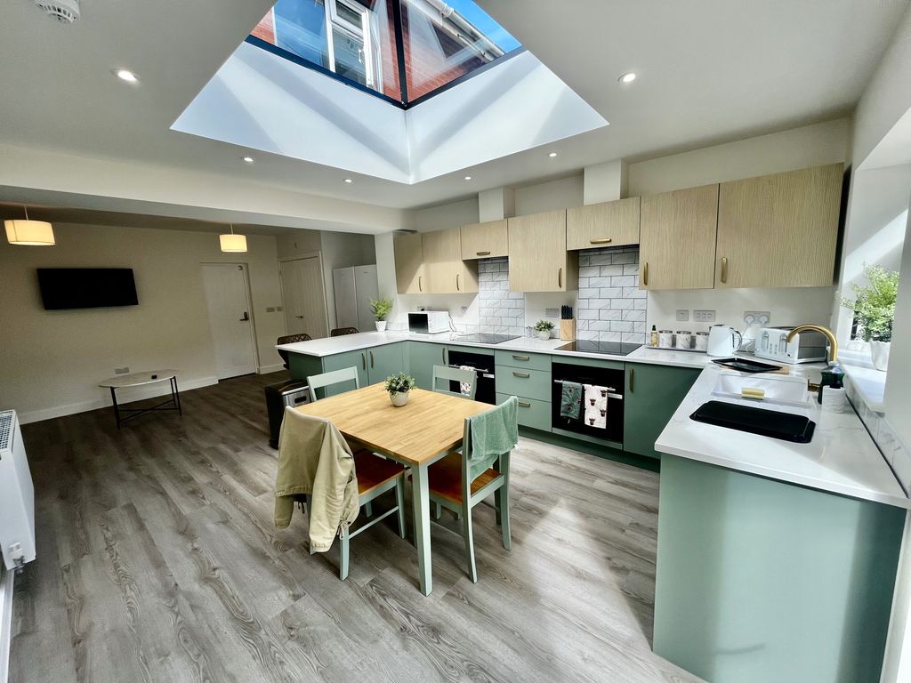 Property photo 3 of 14 Kitchen