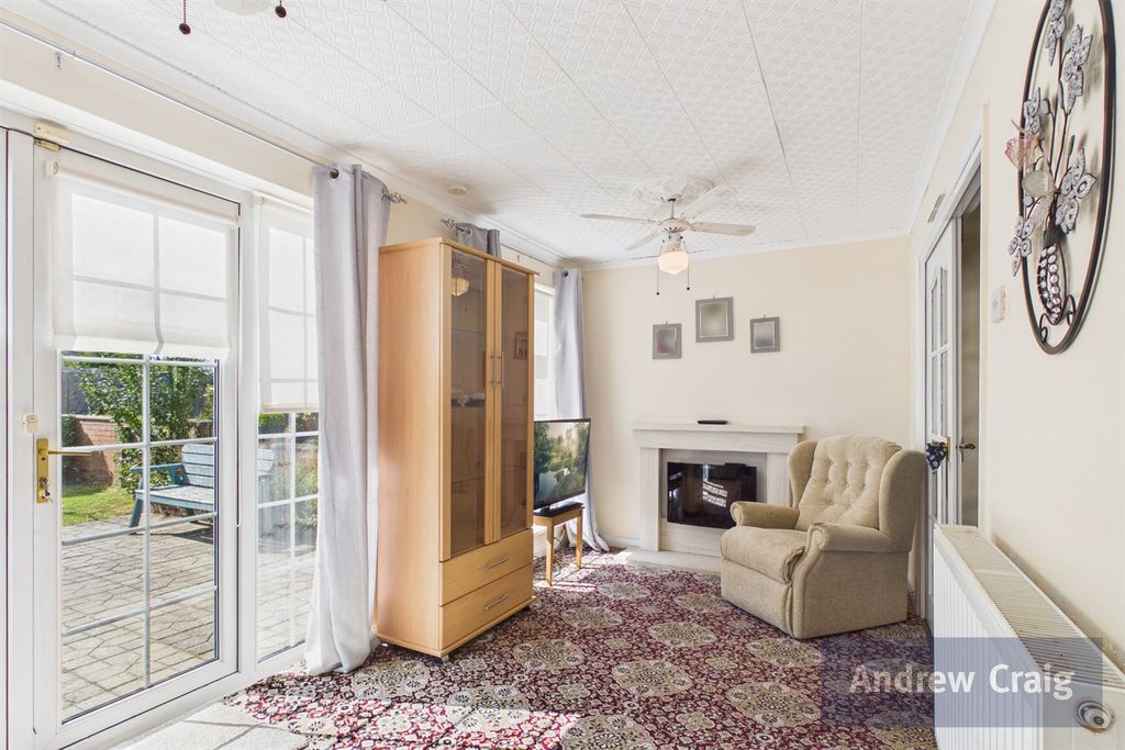 Property photo 3 of 14 Dining Room
