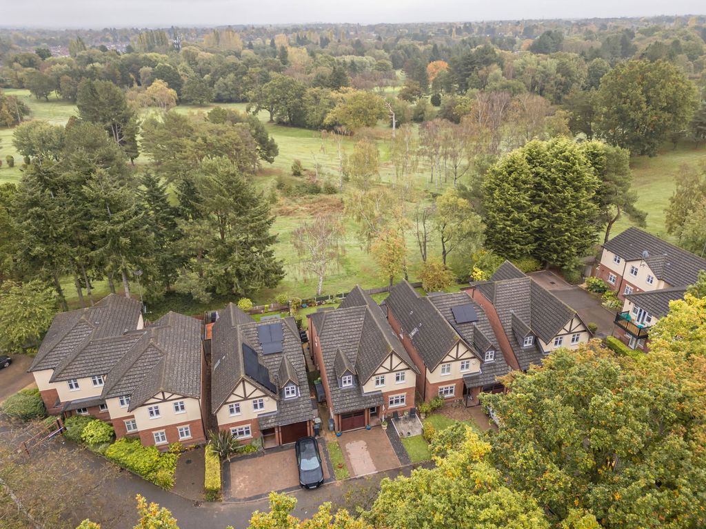 Property photo 2 of 31