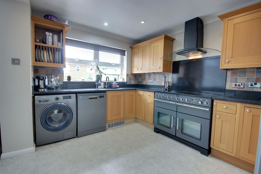 Property photo 3 of 26 1 Kit Din A