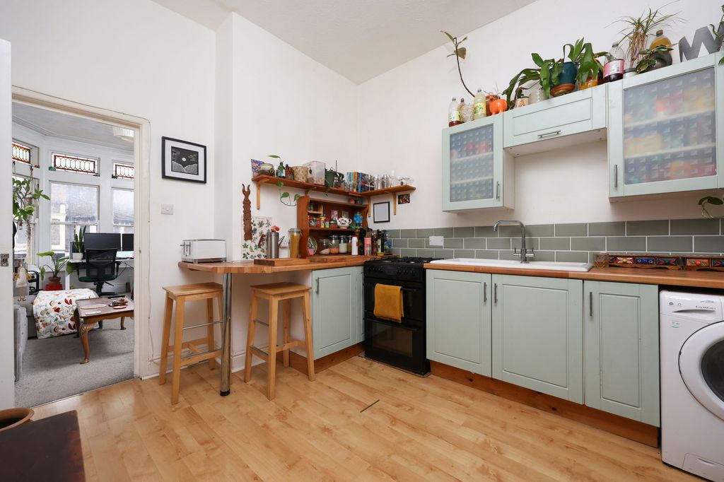 Property photo 3 of 6