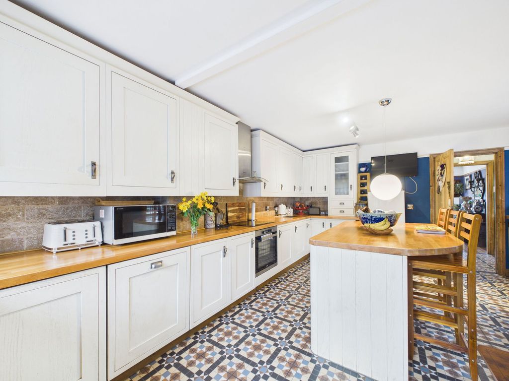 Property photo 2 of 24