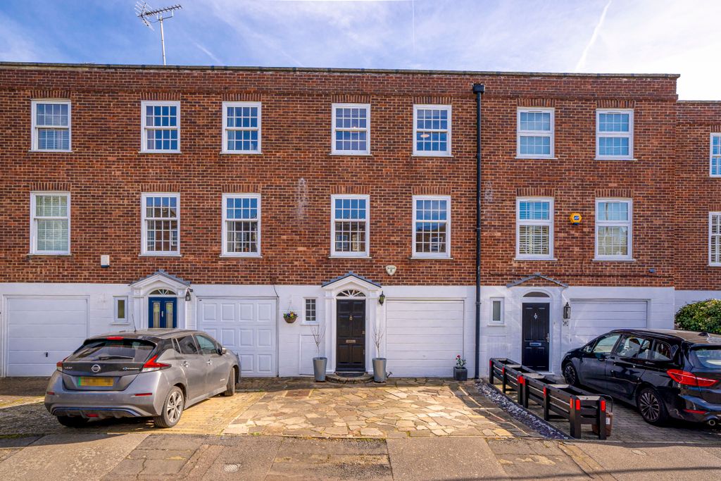 Property photo 1 of 29