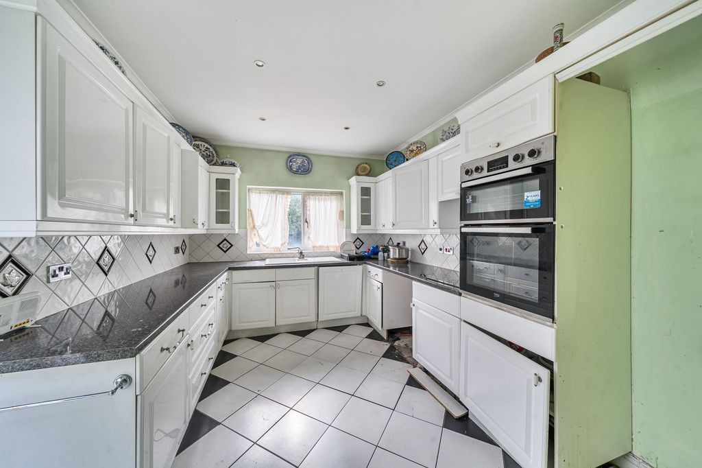 Property photo 2 of 17 Kitchen