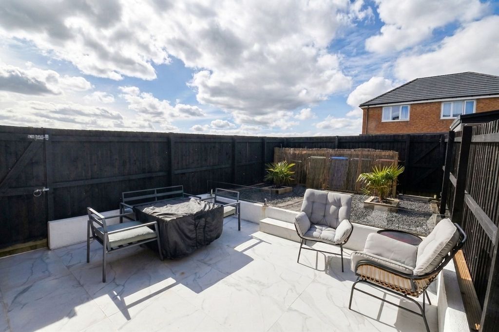 Property photo 2 of 23