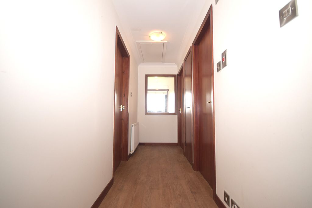 Property photo 2 of 28