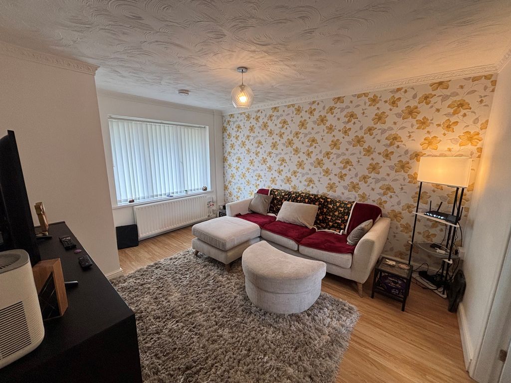 Property photo 2 of 11 Image