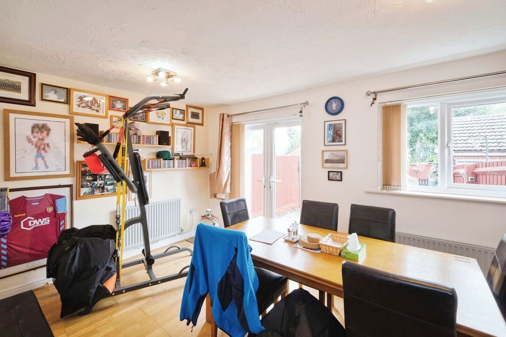 Property photo 2 of 20