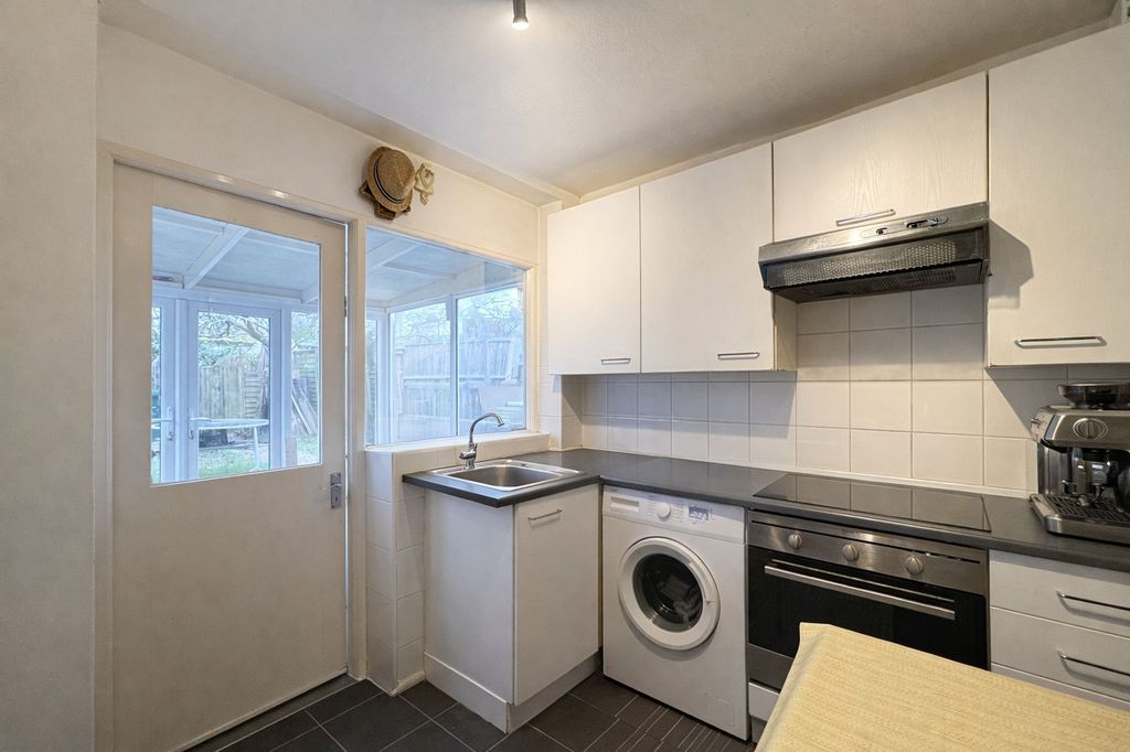 Property photo 3 of 9 Kitchen