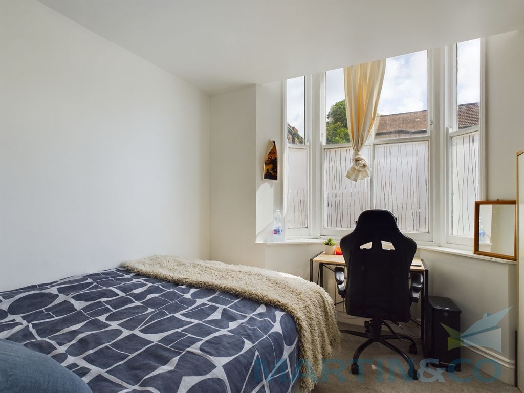 Property photo 2 of 16 Bedroom