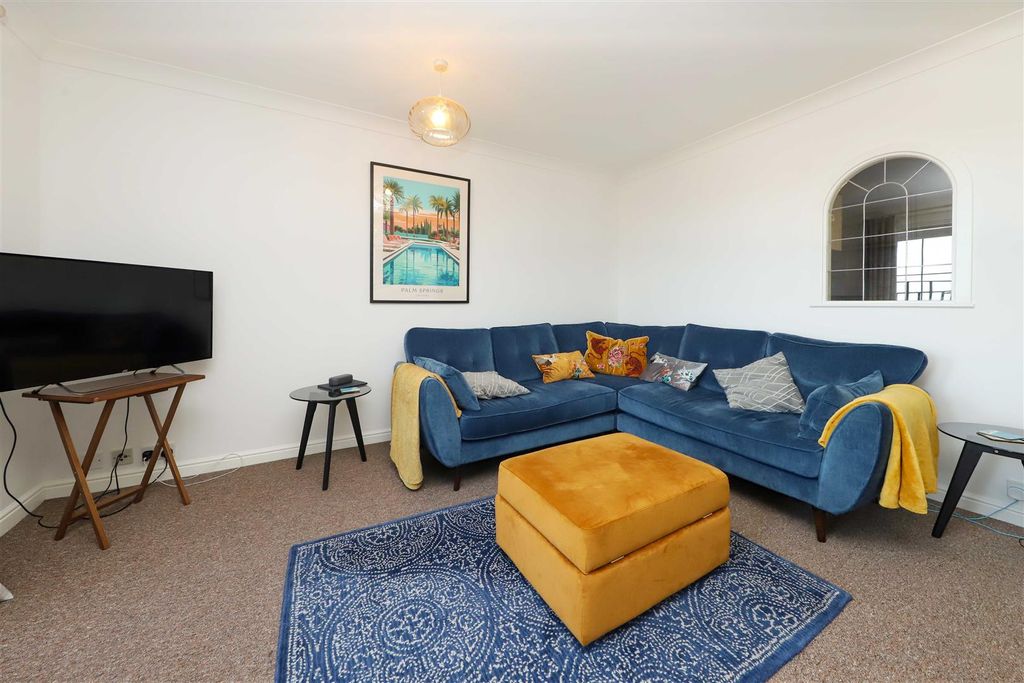 Property photo 3 of 9