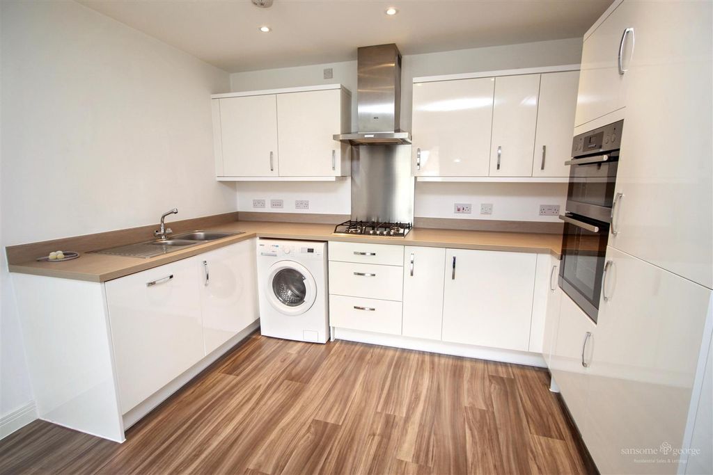 Property photo 2 of 13 Kitchen