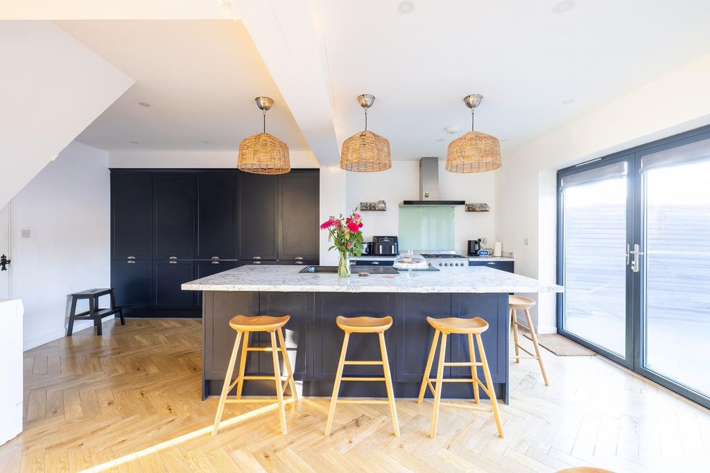 Property photo 1 of 37 Char9984-Hdr.Jpg