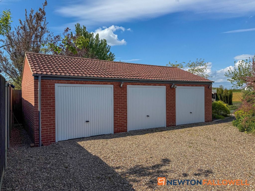Property photo 3 of 30 Detached Triple Garage