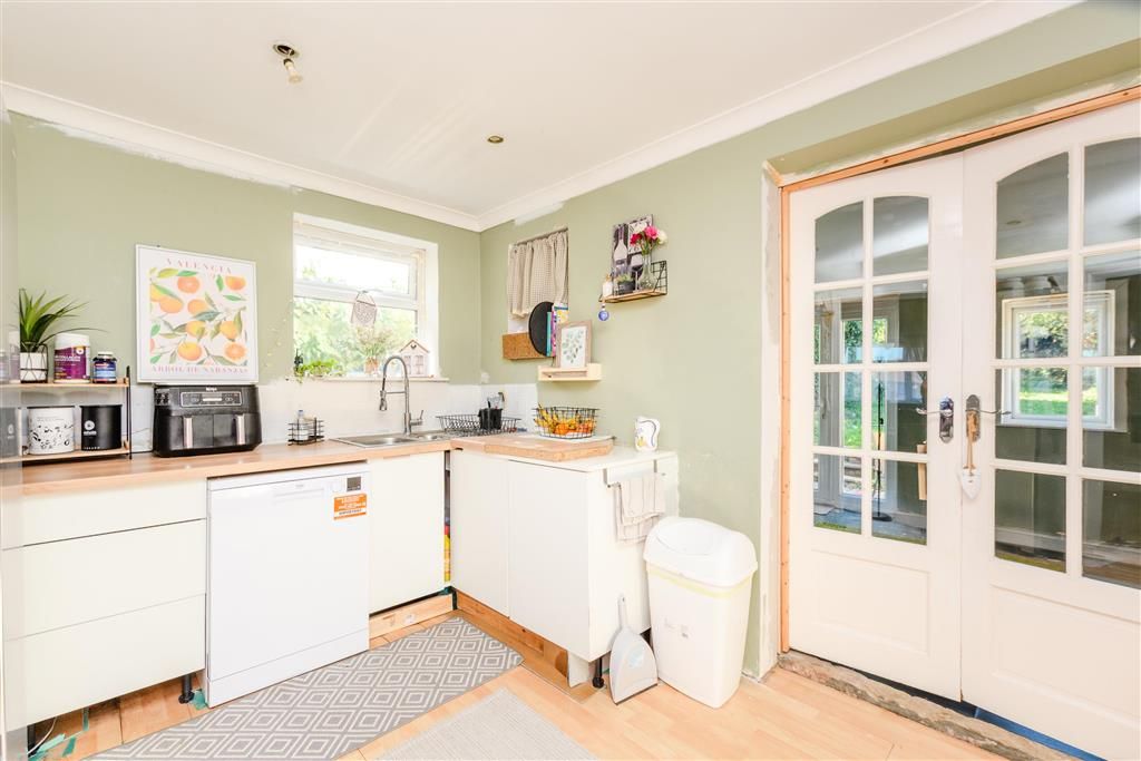 Property photo 2 of 10 Kitchen