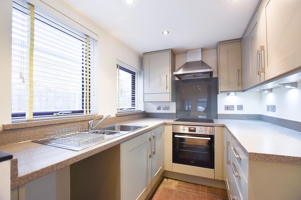 Property photo 2 of 9 Kitchen.Jpg