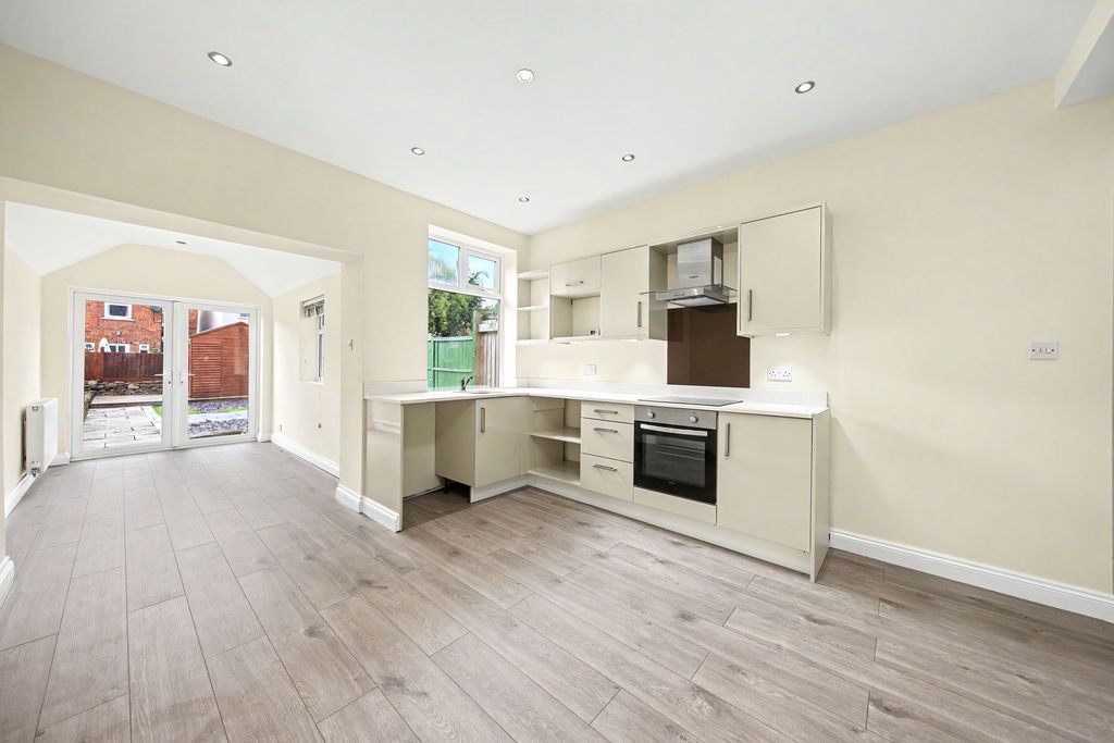 Property photo 2 of 25 Kitchen