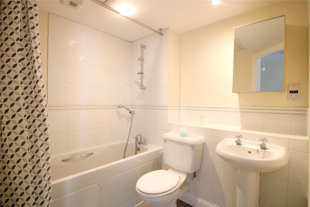 Property photo 3 of 9 Bathroom