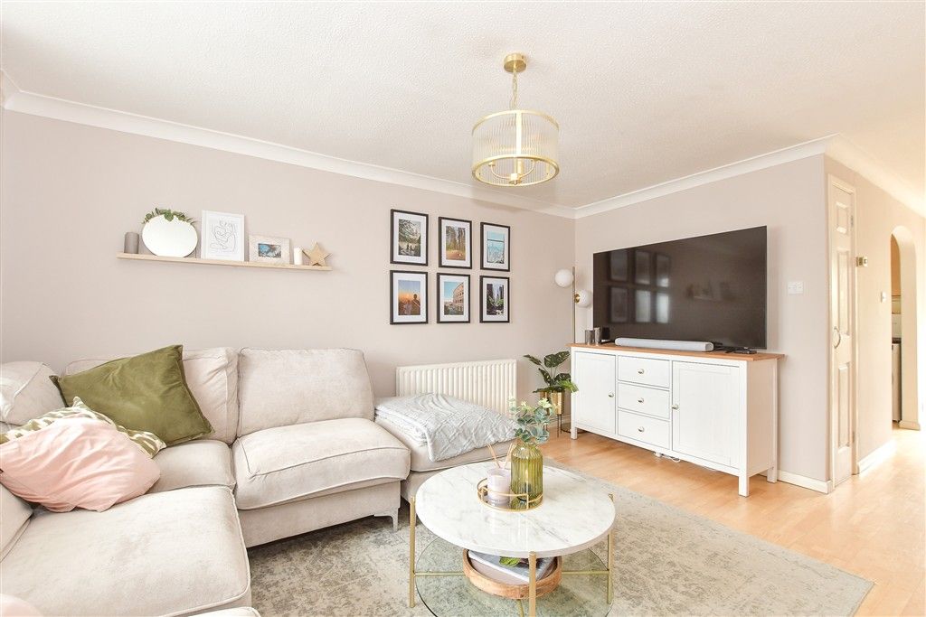 Property photo 1 of 11 Lounge